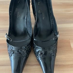 CHANEL black patent camellia cut out Mary  Jane mules  size 40  1/2